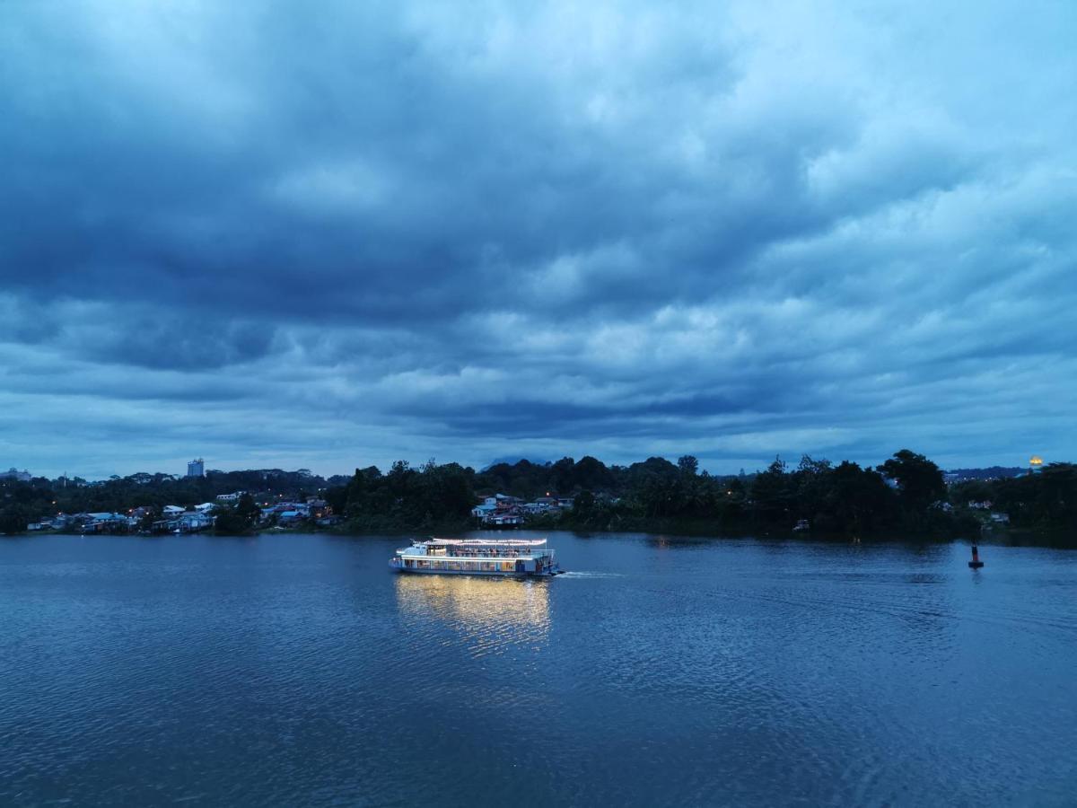 Cozzzy Hut @ Riverine Diamond Kuching Ngoại thất bức ảnh