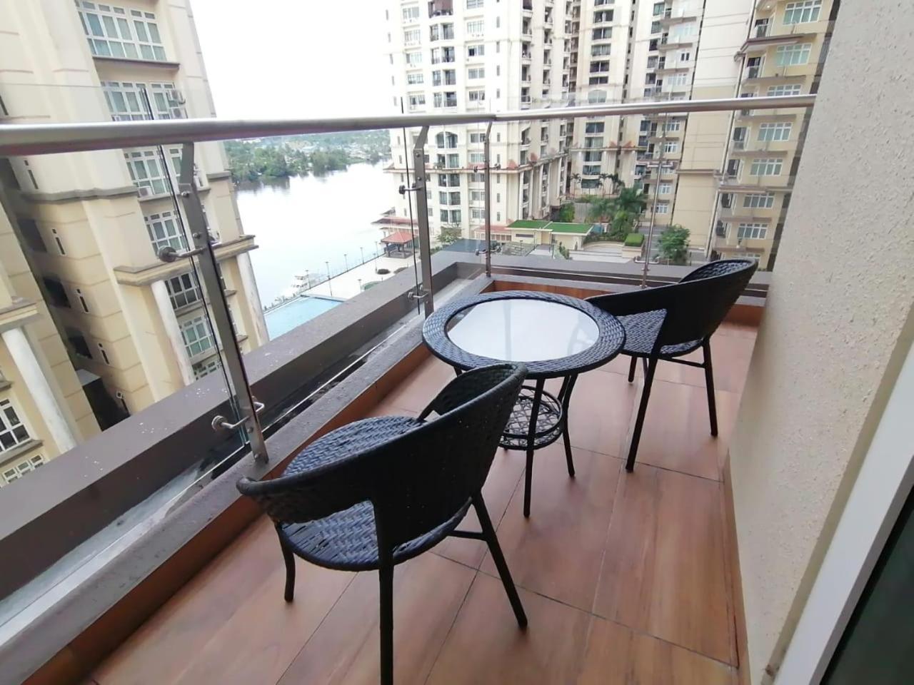 Cozzzy Hut @ Riverine Diamond Kuching Ngoại thất bức ảnh