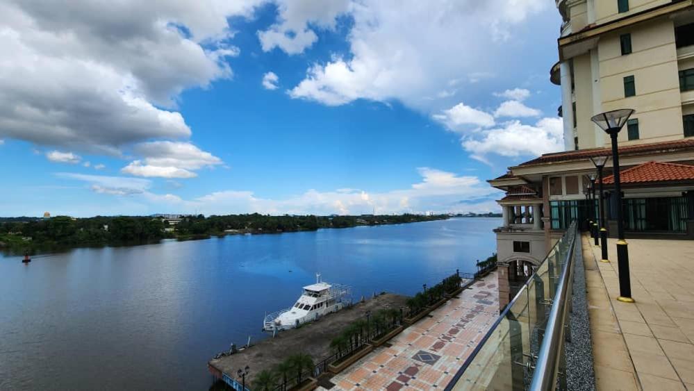 Cozzzy Hut @ Riverine Diamond Kuching Ngoại thất bức ảnh