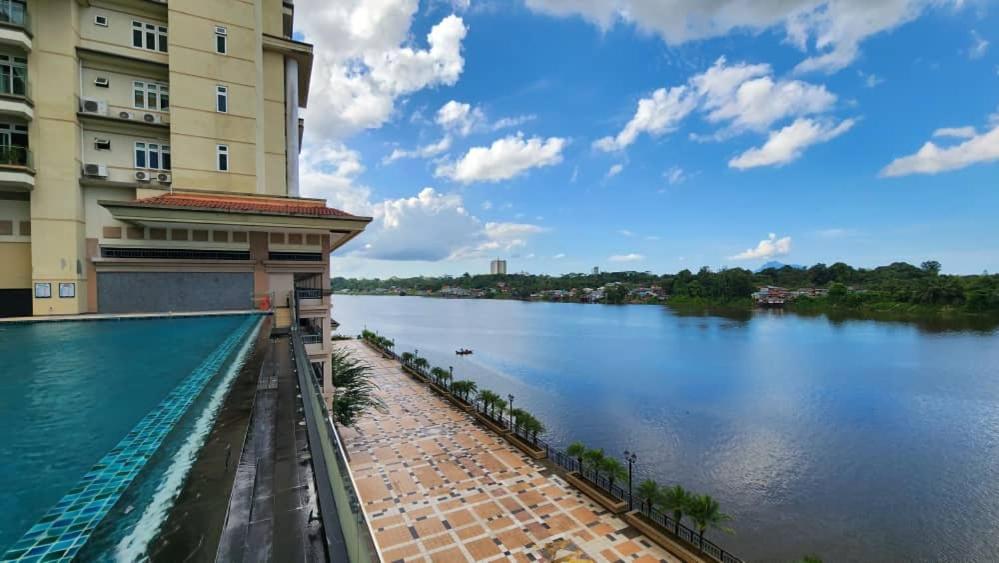 Cozzzy Hut @ Riverine Diamond Kuching Ngoại thất bức ảnh
