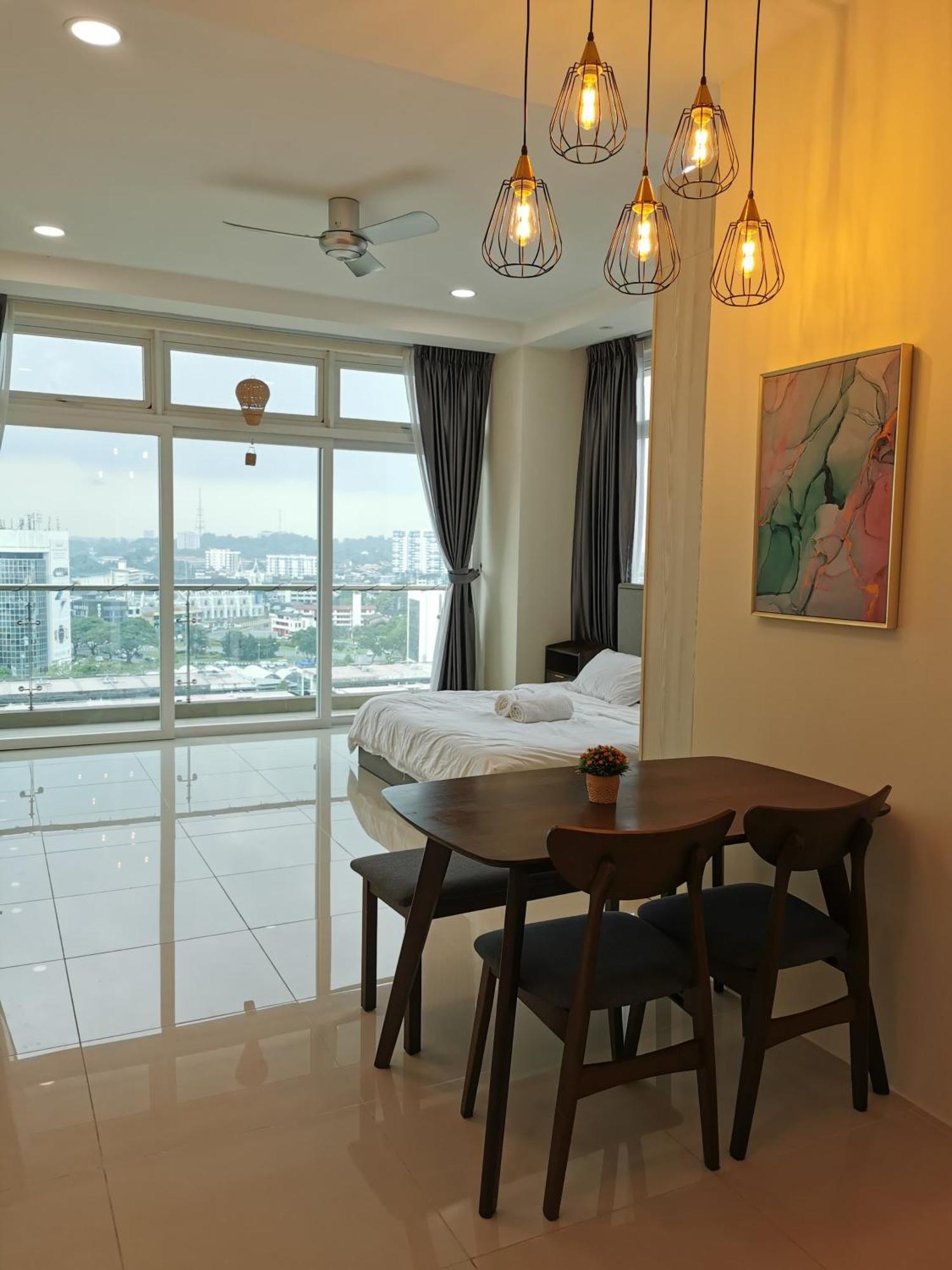 Cozzzy Hut @ Riverine Diamond Kuching Phòng bức ảnh
